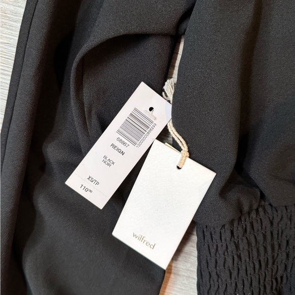 Aritzia Reign Blouse BNWT - Picture 2 of 2